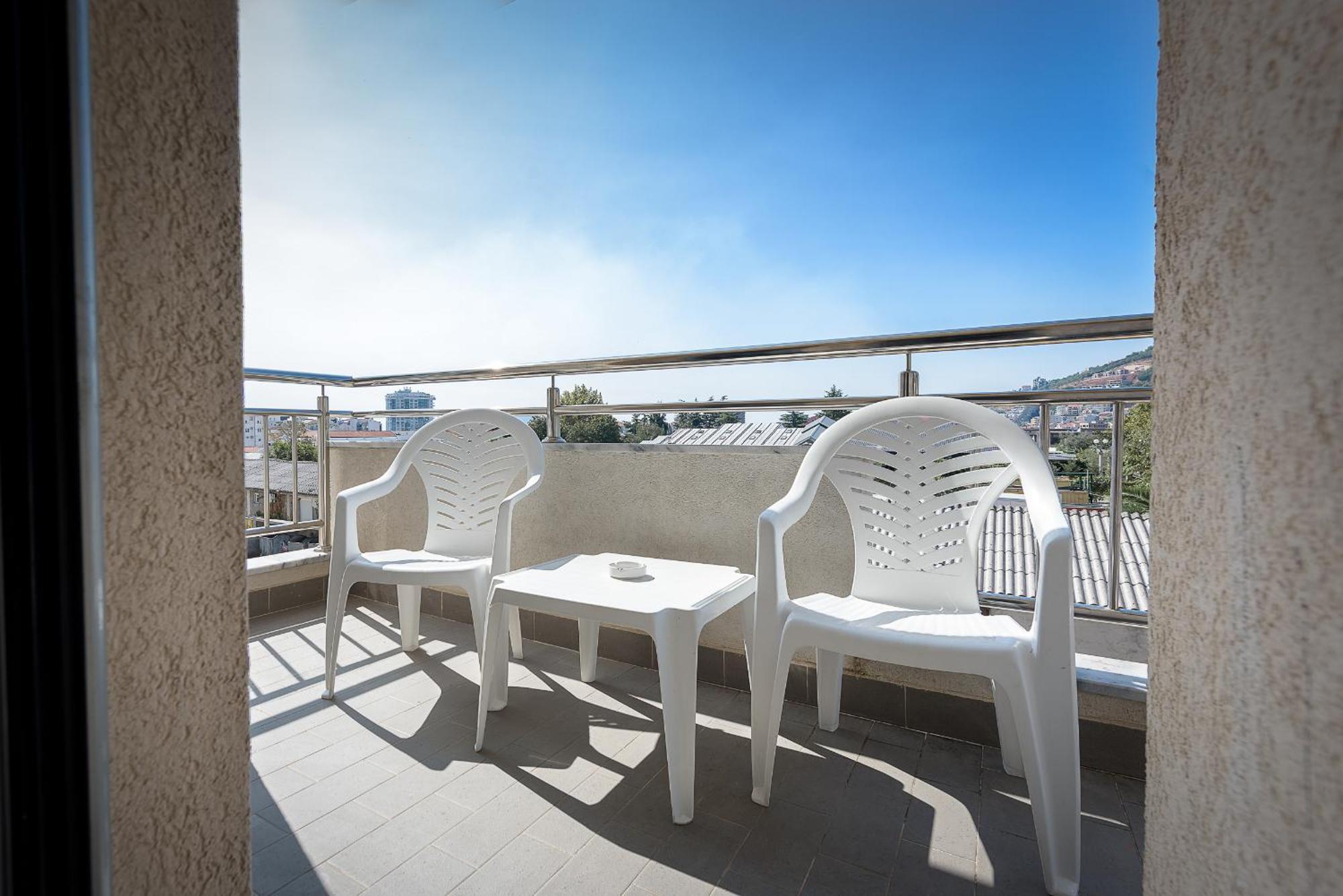 Apartments Montreal Budva Exterior photo